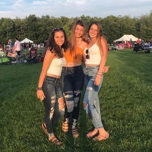 Meet your Posher, Olivia